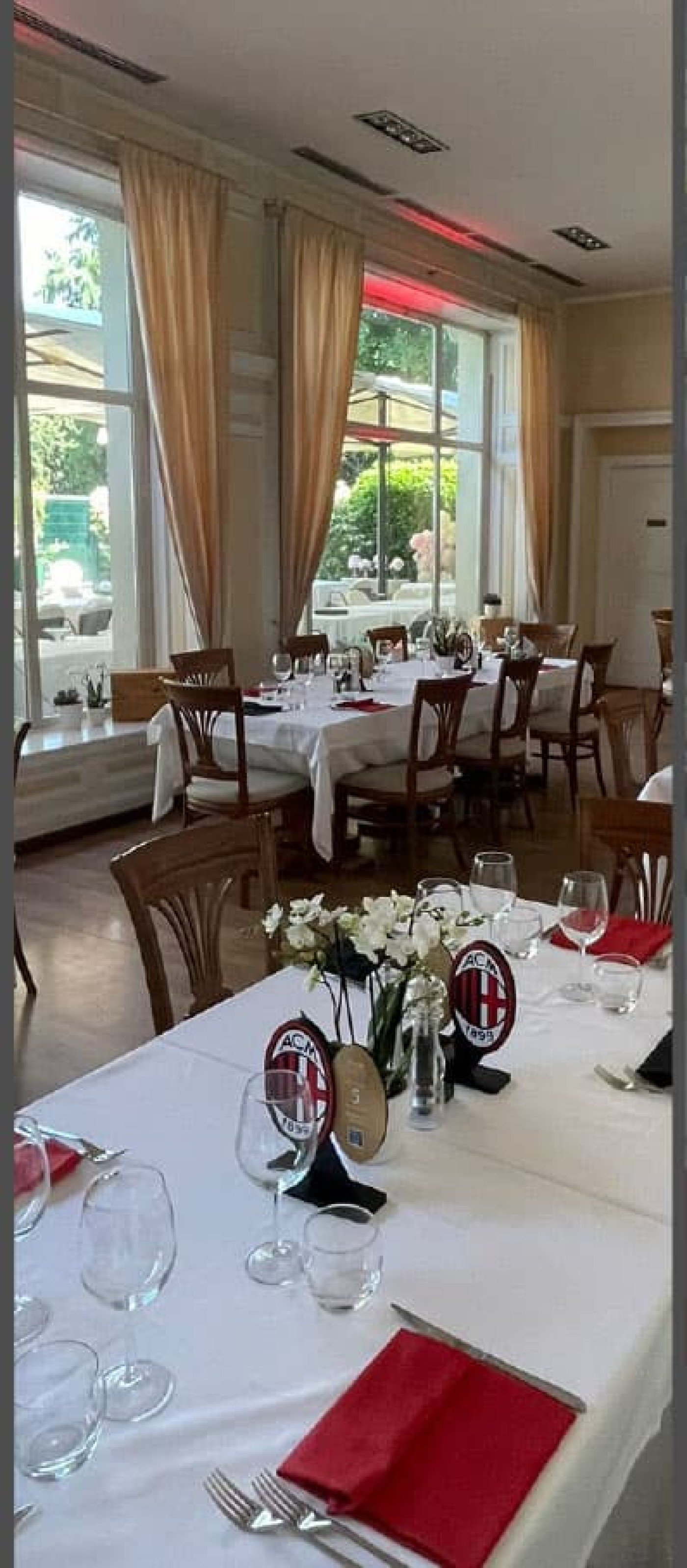 image 1 ROSSONERI LOUNGE