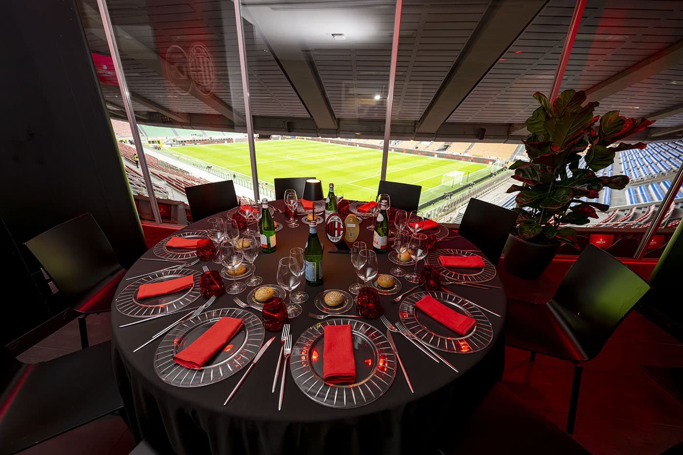 image 3 RED SKY LOUNGE 1-2