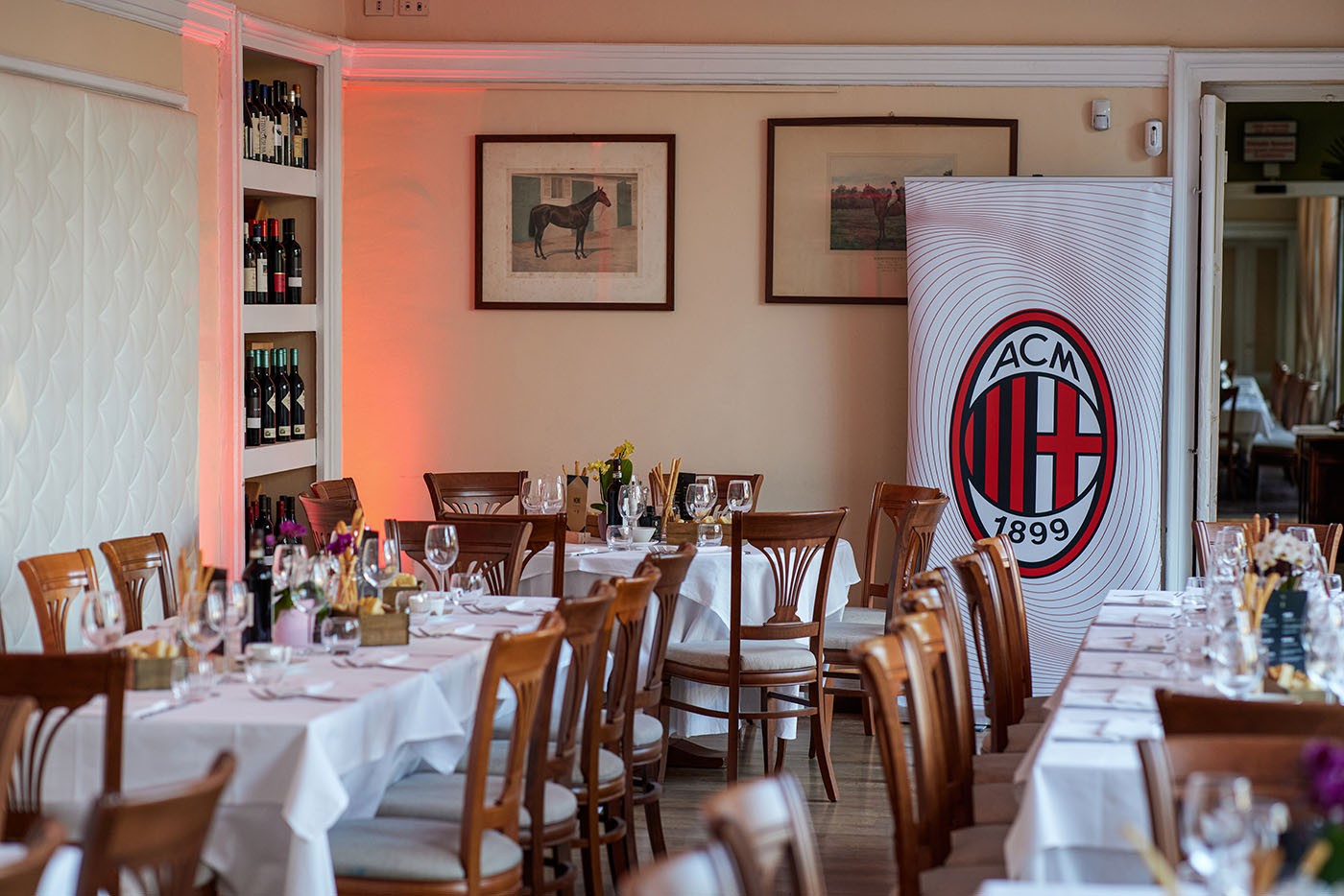 image 1 ROSSONERI LOUNGE
